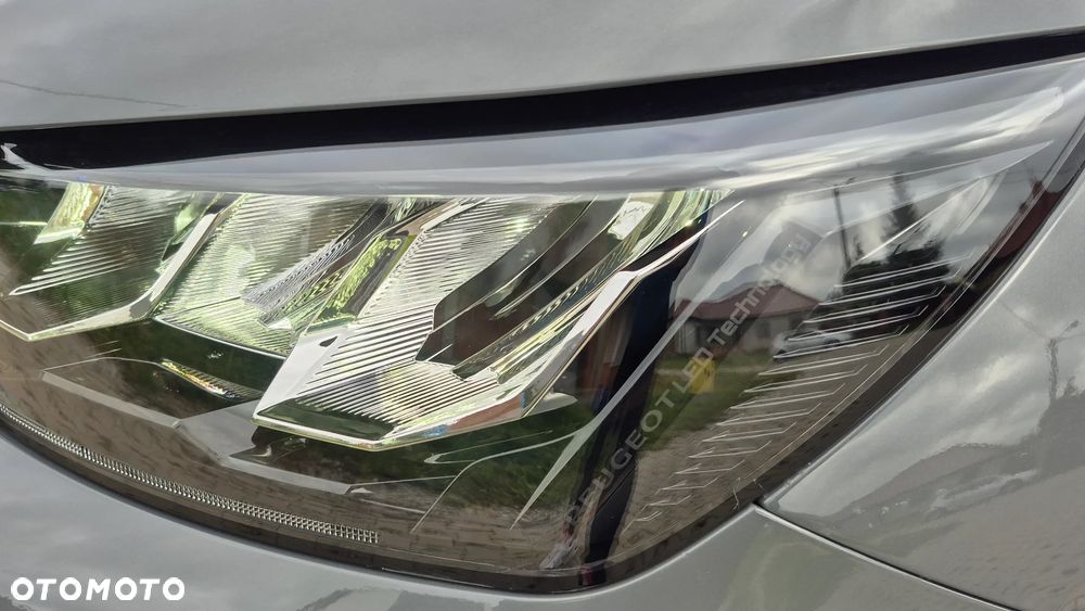Peugeot 208 - 24