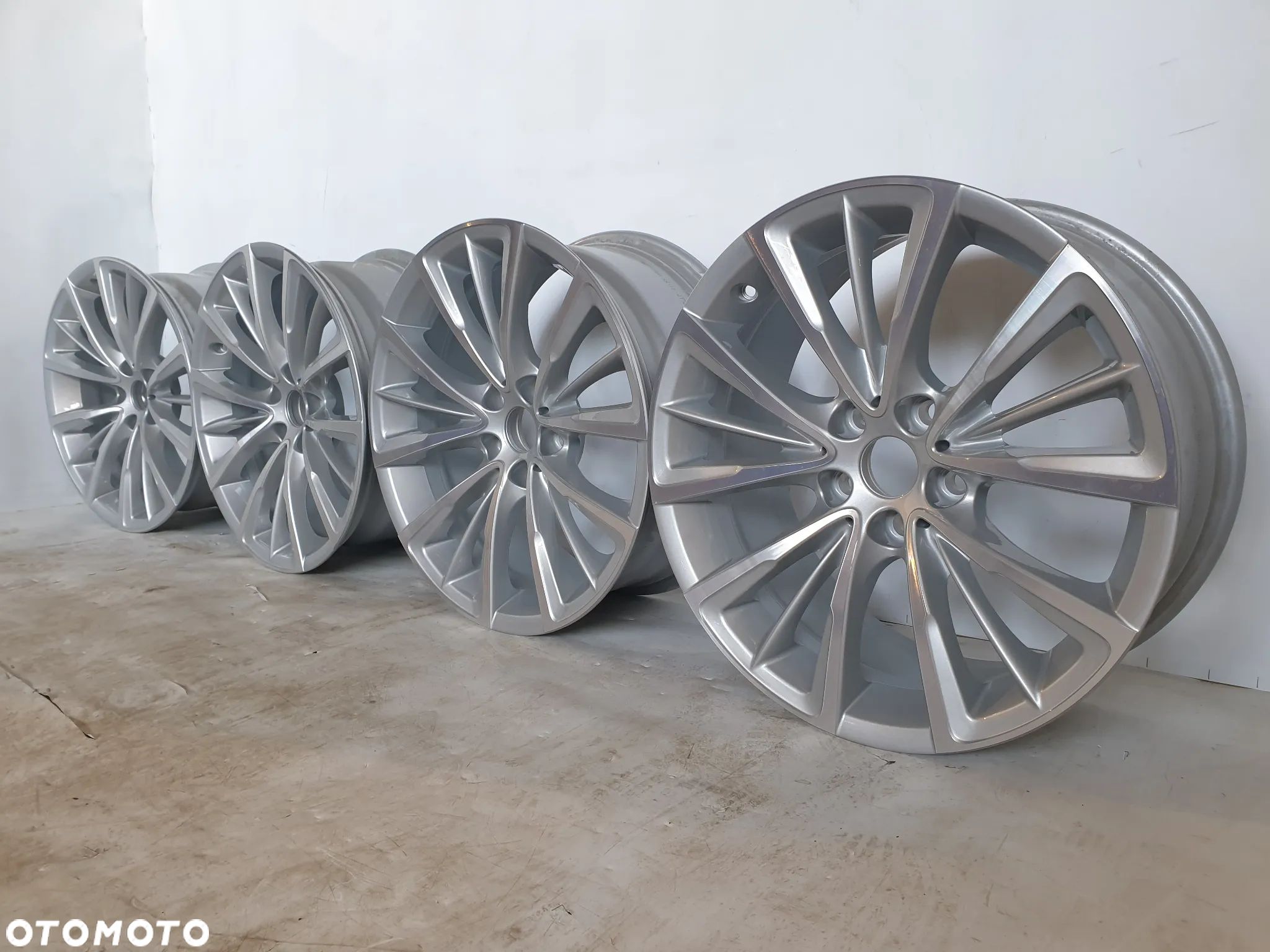 FELGI ALUMINIOWE ALUFELGI KOMPLET 4 SZT BMW G11 G12 G32   8.0" x 18" 5x112 ET 30 NOWE NIE UŻWANE! ORYGINAŁ POTESTOWE! - 1