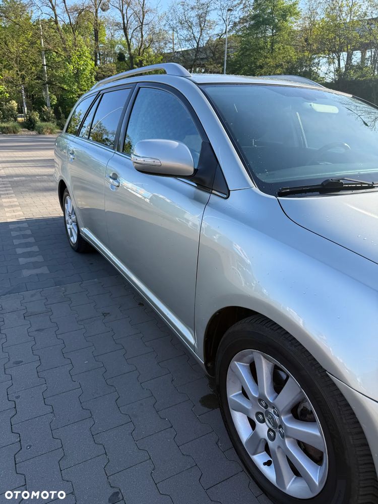 Toyota Avensis 1.8 VVT-i Automatik Sol - 11