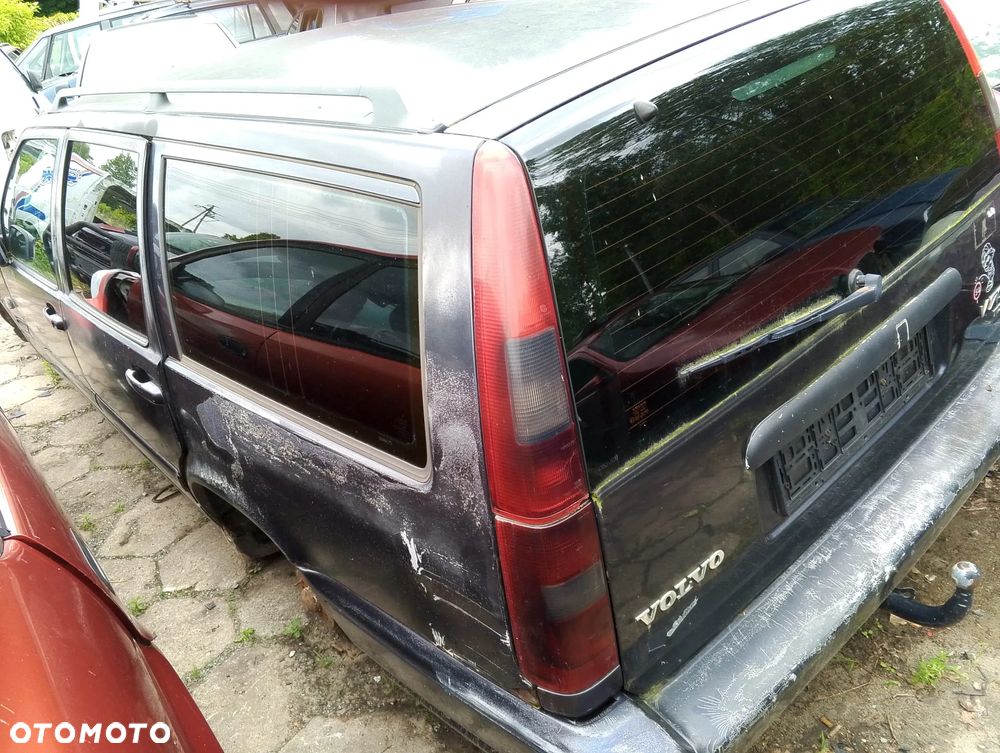 Volvo V70 (96 - 00r.) 2.5 TDI 140KM. Silnik D525T Skrzynia M56. Cały na części GWARANCJA !!!  Przód Tył Zestaw Komplet Drzwi Klapa Zderzak Błotnik Maska Grill Atrapa Szyba Pas Lampa Lusterko Boczki Fotel Kanapa Kokpit Deska Rozdzielcza Przełącznik Włącznik Sterownik Przewody Wiązka Instalacja Moduł Komputer Czujnik Listwa Pompa Alternator Wtryski Głowica Rozrusznik Kompresor Sprzęgło Dwumas Silnik Skrzynia ABS Klimatyzacji Paliwa Wspomagania Kolektor Turbina Przepustnica Zawór Chłodnica Koło Hak Belka Sanki Zawieszenie Mcpherson Półoś Amortyzator Wydech Tłumik Zacisk Most - 4