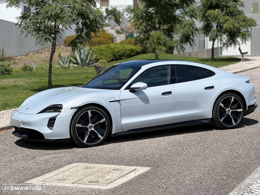 Porsche Taycan Turbo - 35