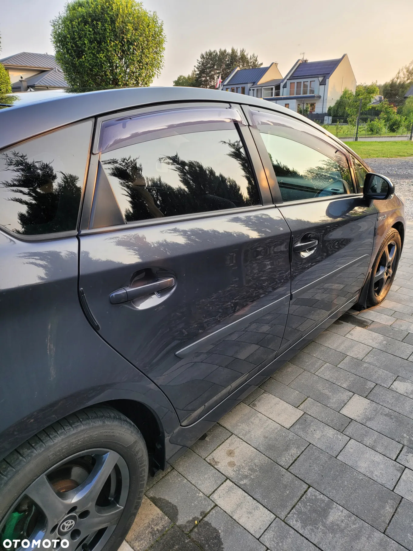 Toyota Prius (Hybrid) - 7