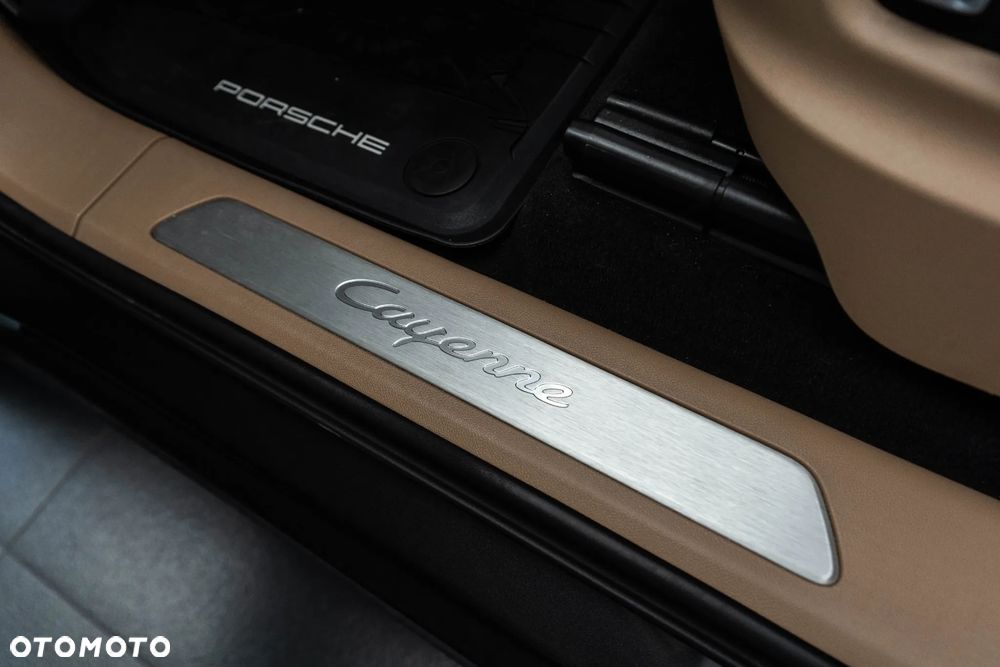 Porsche Cayenne Standard - 30