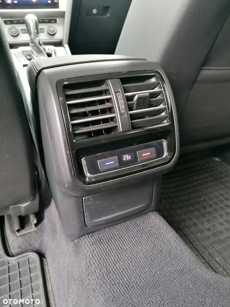 Volkswagen Passat - 12