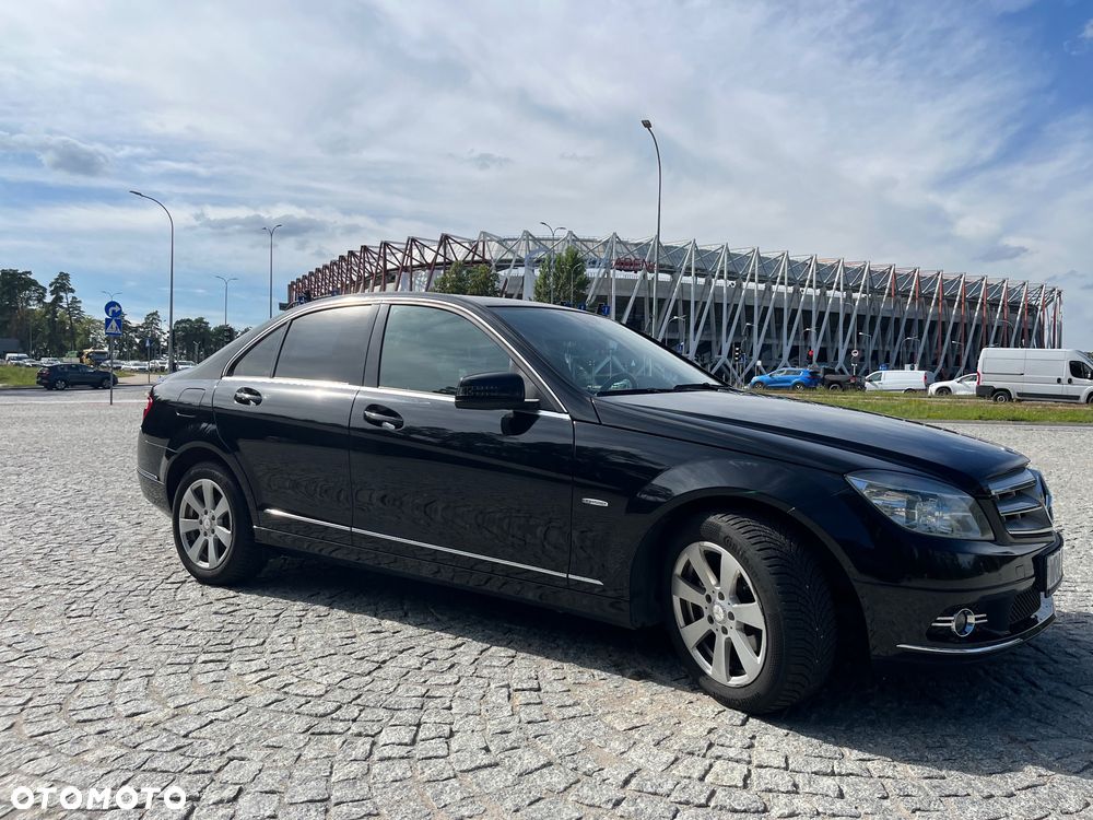Mercedes-Benz Klasa C 180 CGI Automatik BlueEFFICIENCY Avantgarde - 12