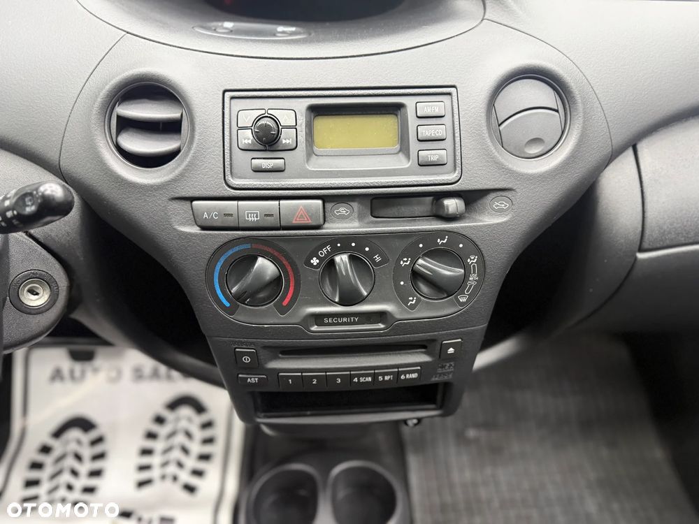 Toyota Yaris 1.0 Terra - 21