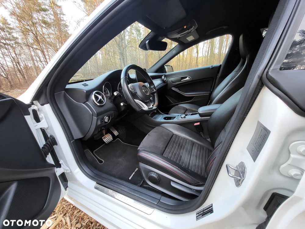 Mercedes-Benz CLA 220 4-Matic AMG Line - 18