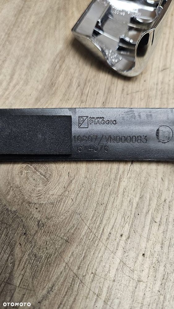 Mocowanie tablicy osłona nakładka chrom śruby Vespa - 8