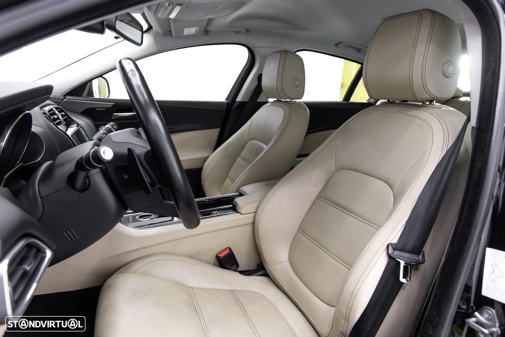 Jaguar XE 2.0 D Prestige Aut. - 49