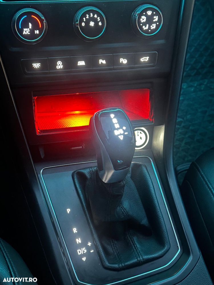 Volkswagen Touran 2.0 TDI SCR DSG Comfortline - 21