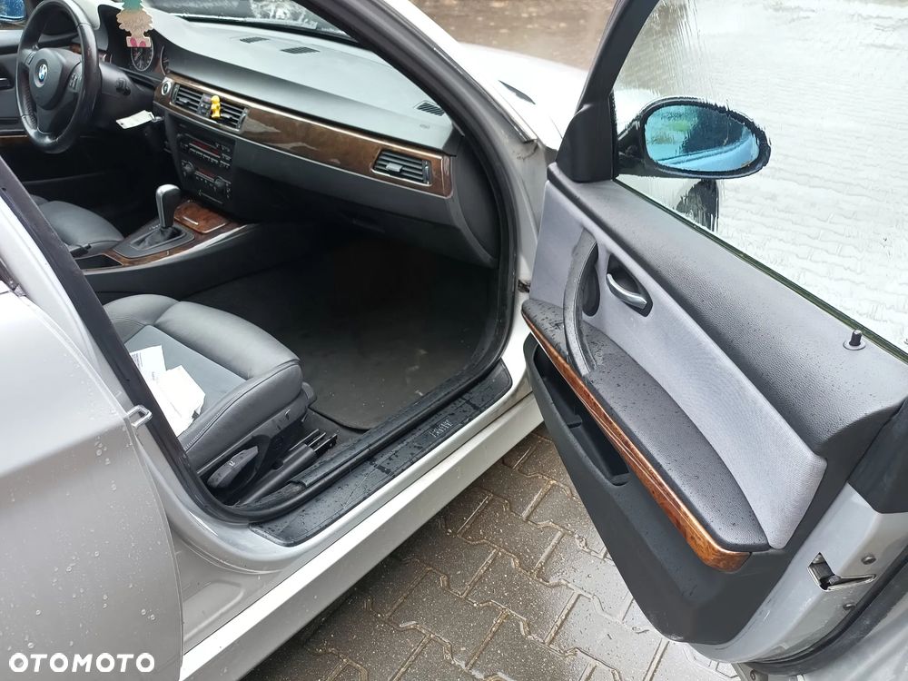 BMW Seria 3 330i - 18