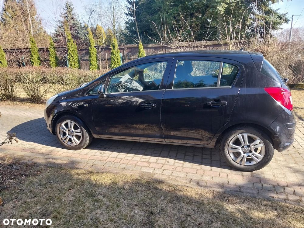 Opel Corsa 1.2 16V Cosmo - 1