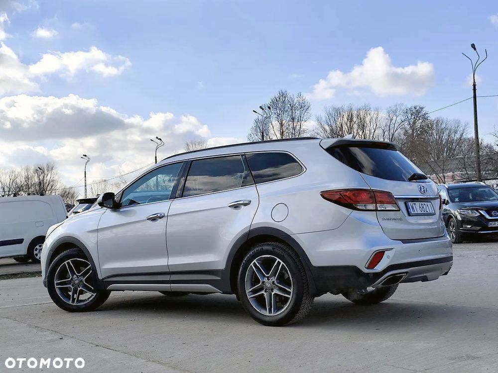 Hyundai Grand Santa Fe - 4