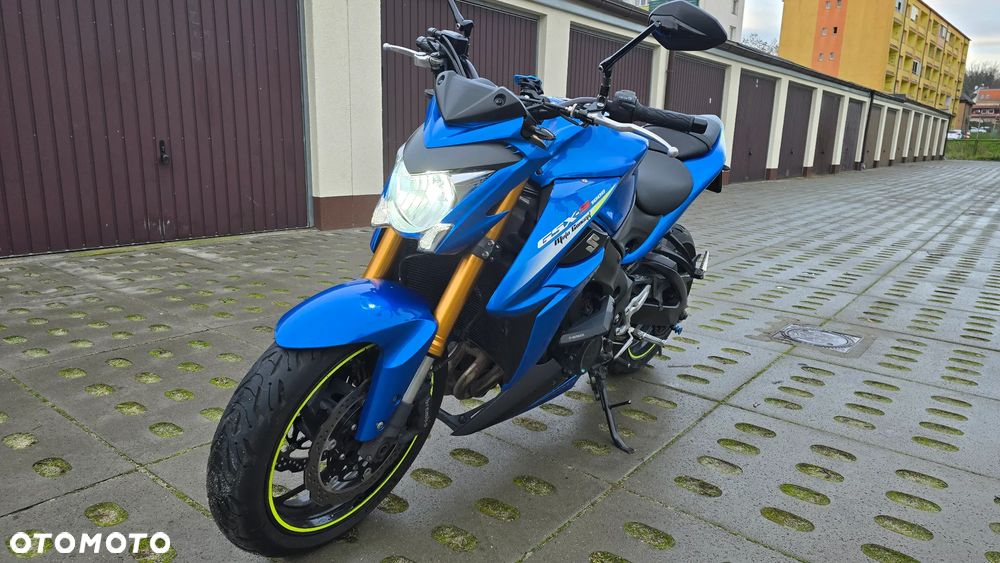 Suzuki GSX 1000 - 15