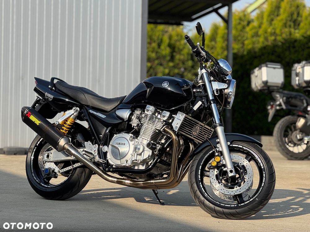 Yamaha XJR - 40