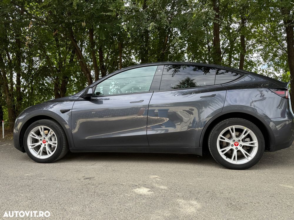 Tesla Model Y - 1
