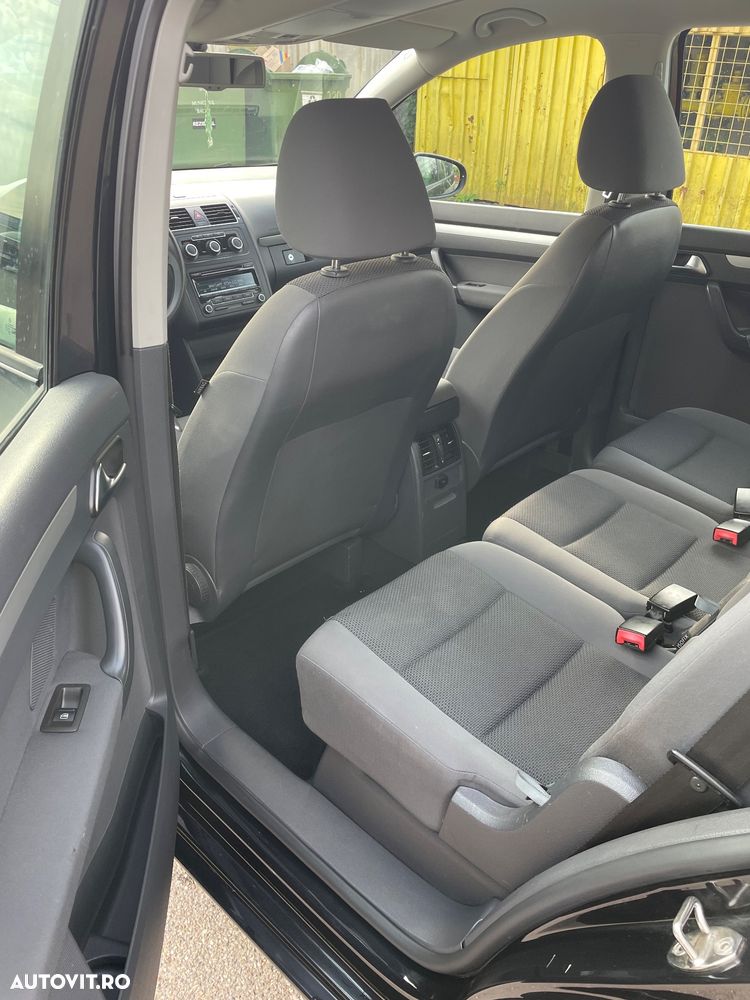 Volkswagen Touran - 10
