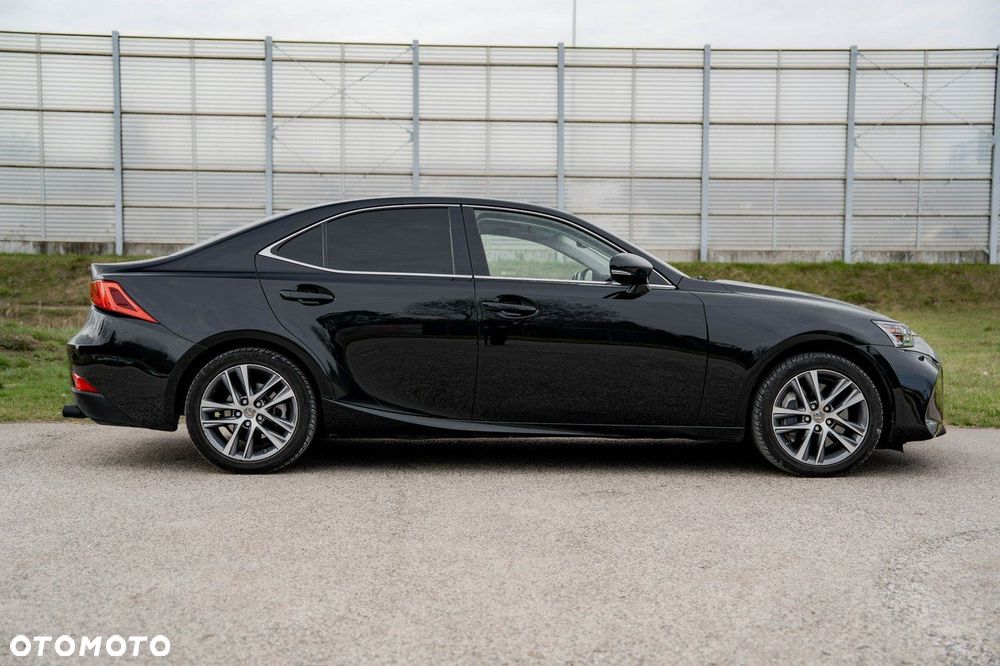 Lexus IS - 10