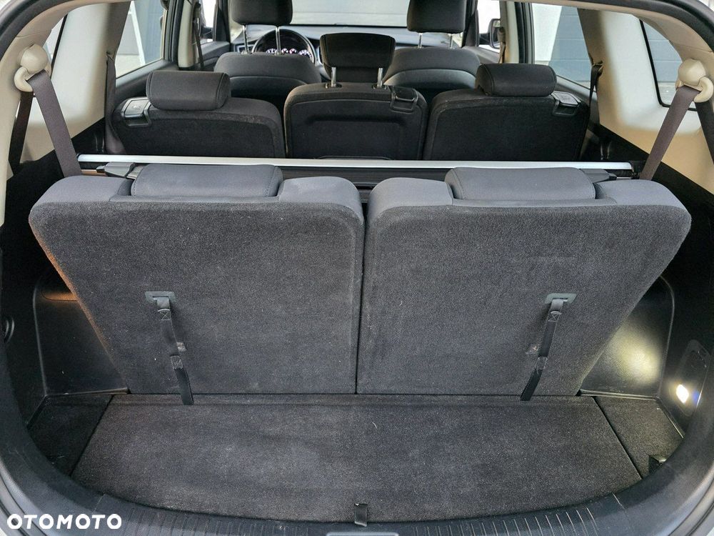 Kia Carens - 16