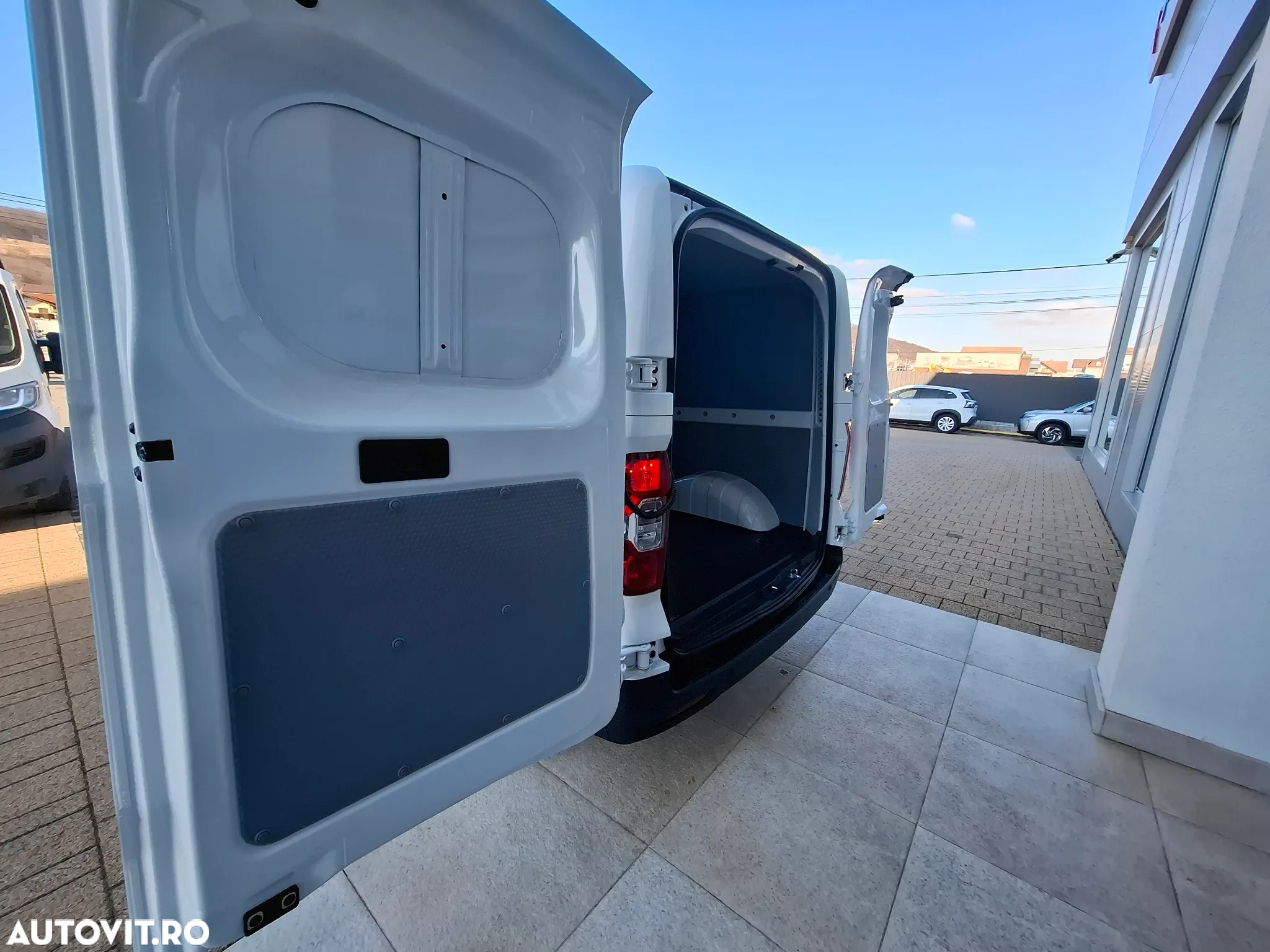 Maxus MAXUS e DELIVER 3 SWB 50.23KW - 17