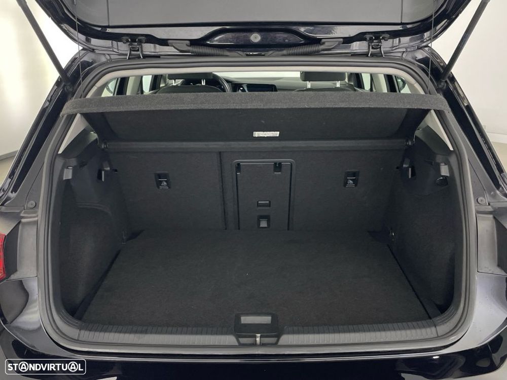 Volkswagen Golf 1.0 eTSI Life DSG — fotografia 13