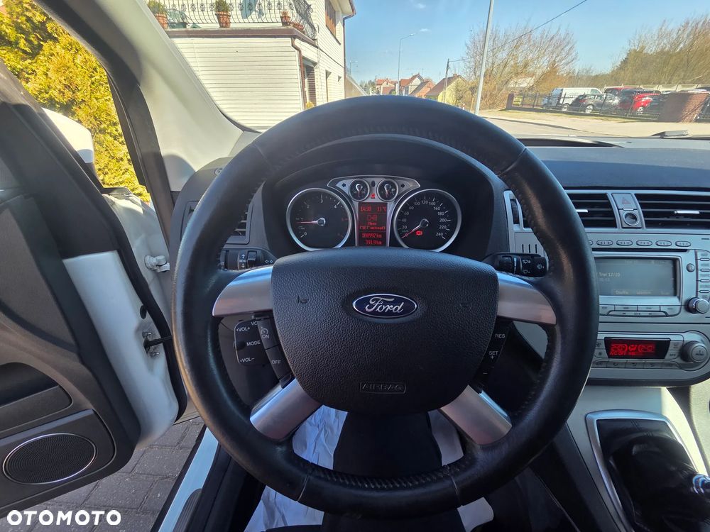 Ford Kuga 2.0 TDCi 4x4 Titanium - 14