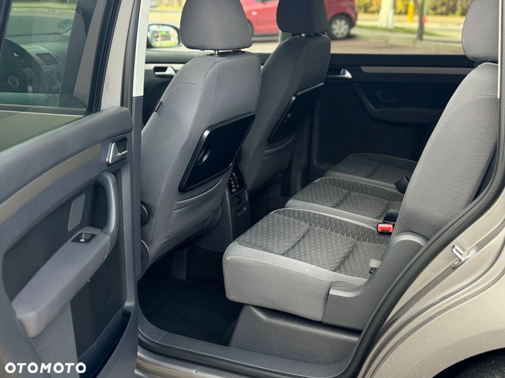 Volkswagen Touran - 14