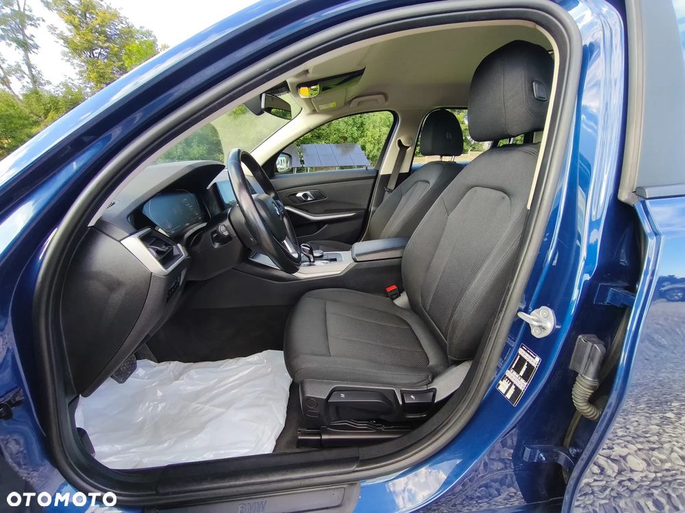 BMW Seria 3 318d - 5