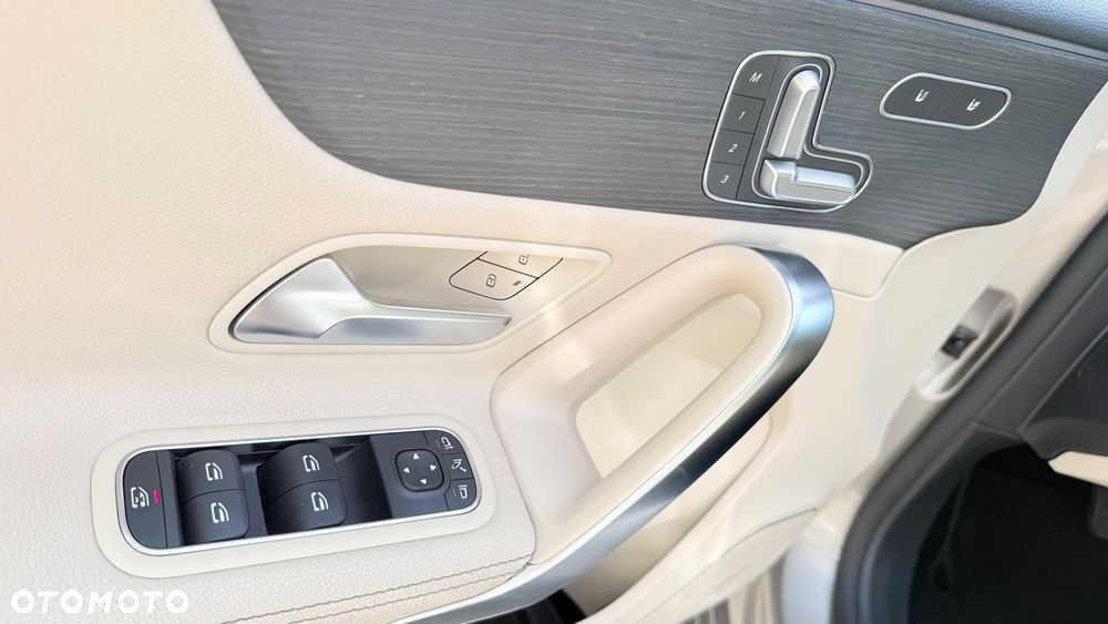 Mercedes-Benz Klasa A 220 4-Matic 7G-DCT - 22