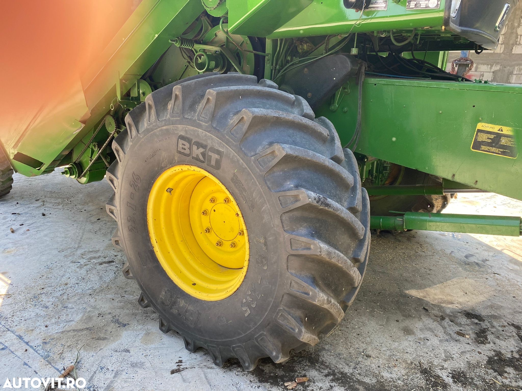 John Deere 1065 - 5