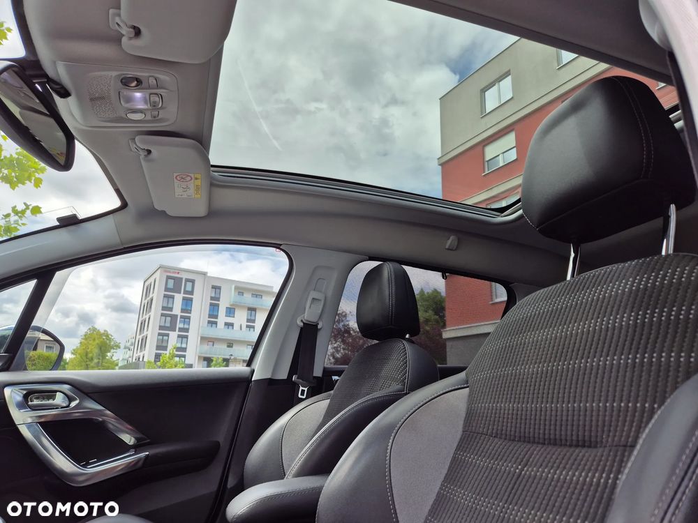 Peugeot 2008 1.2 Pure Tech Style - 8