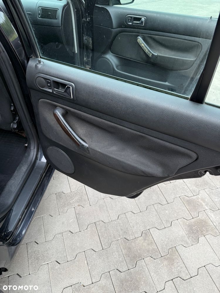 Volkswagen Golf 1.9 TDI Highline - 19