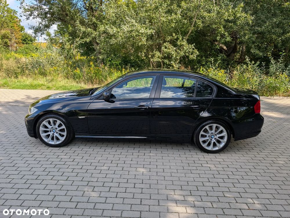 BMW E90 2010 photo 5