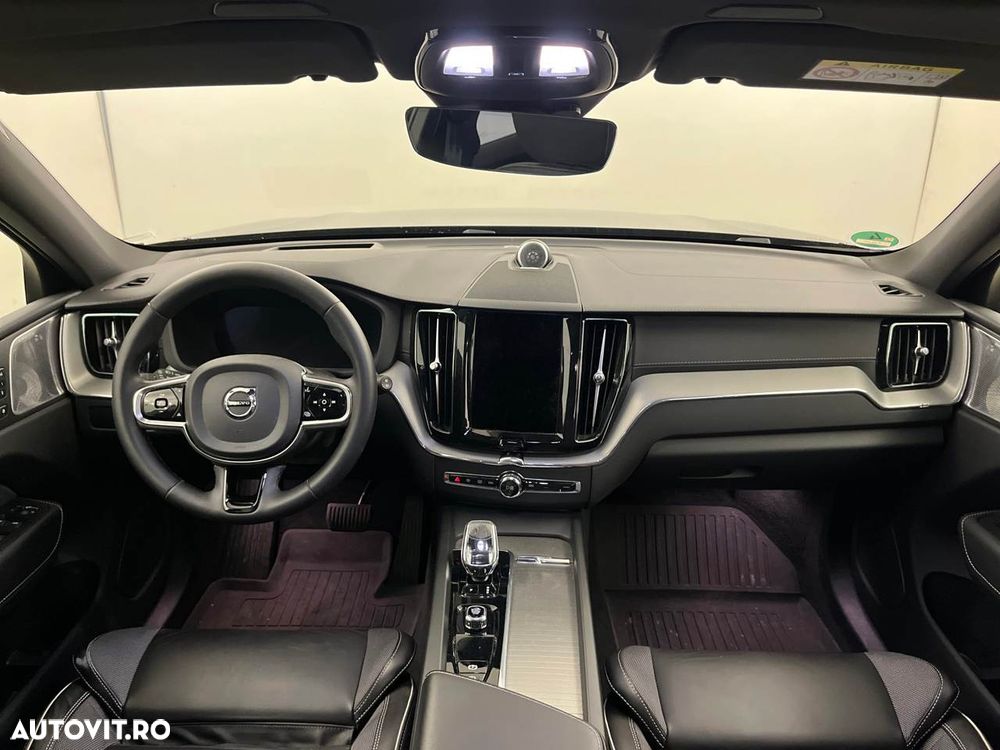 Volvo XC 60 B4 D AWD Ultimate Dark - 4