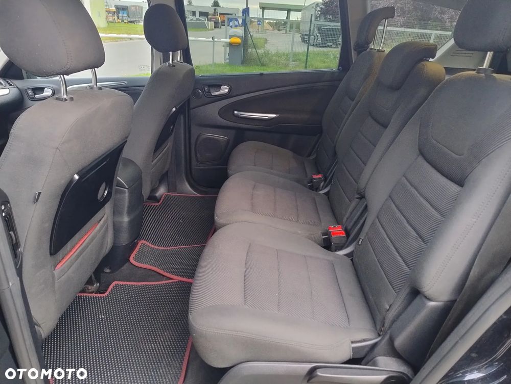 Ford S-Max - 11
