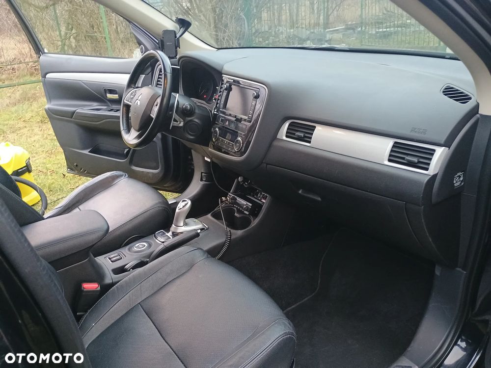 Mitsubishi Outlander 2.0 4WD Top - 9