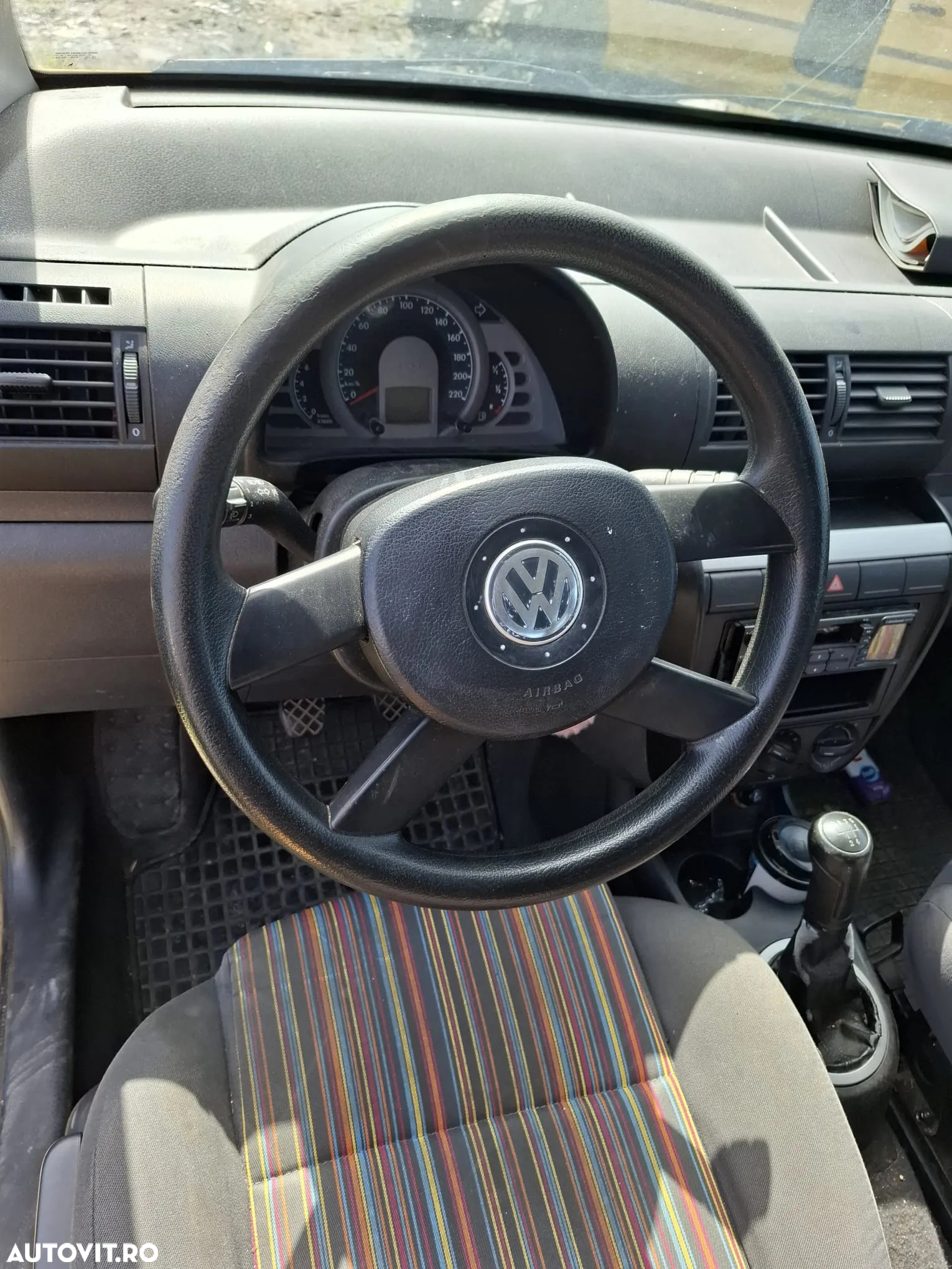 Dezmembrez Volkswagen Fox - 2