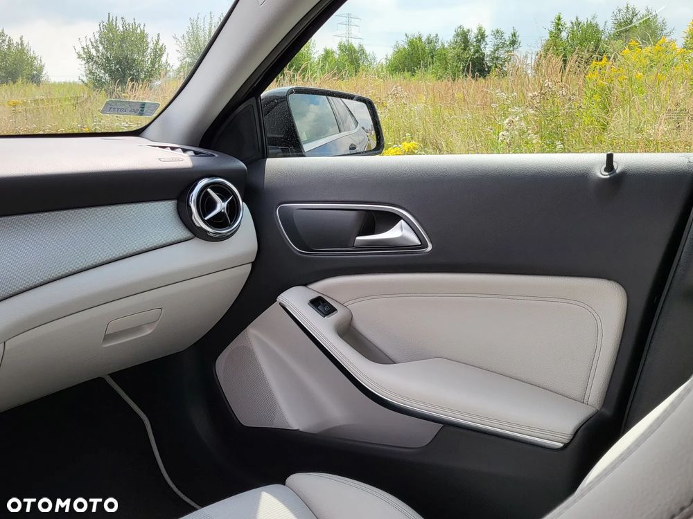 Mercedes-Benz GLA 200 7G-DCT Urban - 6