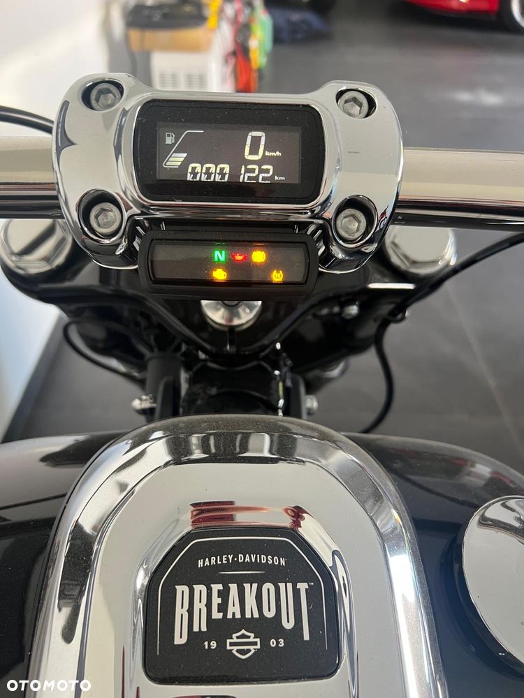 Harley-Davidson FXSB Breakout - 3