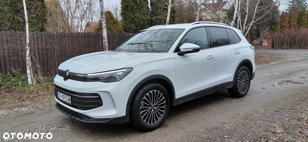 Volkswagen Tiguan - 1