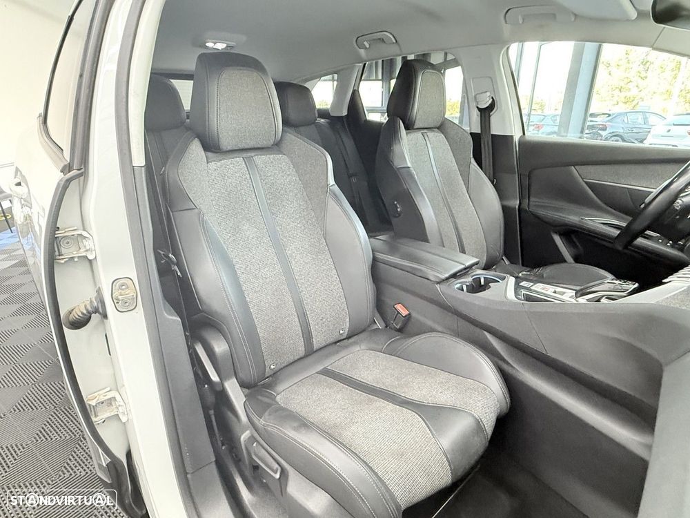 Peugeot 3008 1.2 PureTech Allure Pack EAT8 - 18