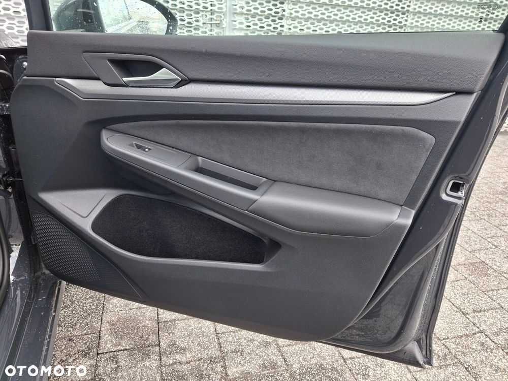 Volkswagen Golf 1.5 eTSI mHEV Style DSG - 17