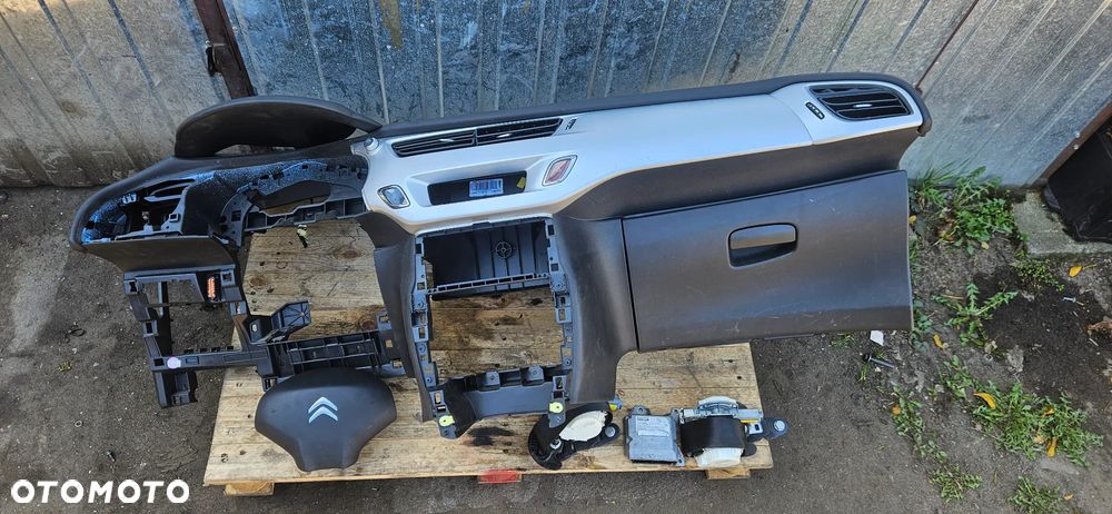 Deska konsola poduszki pasy Citroen C3 II