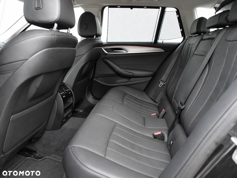 BMW Seria 5 520d xDrive - 23
