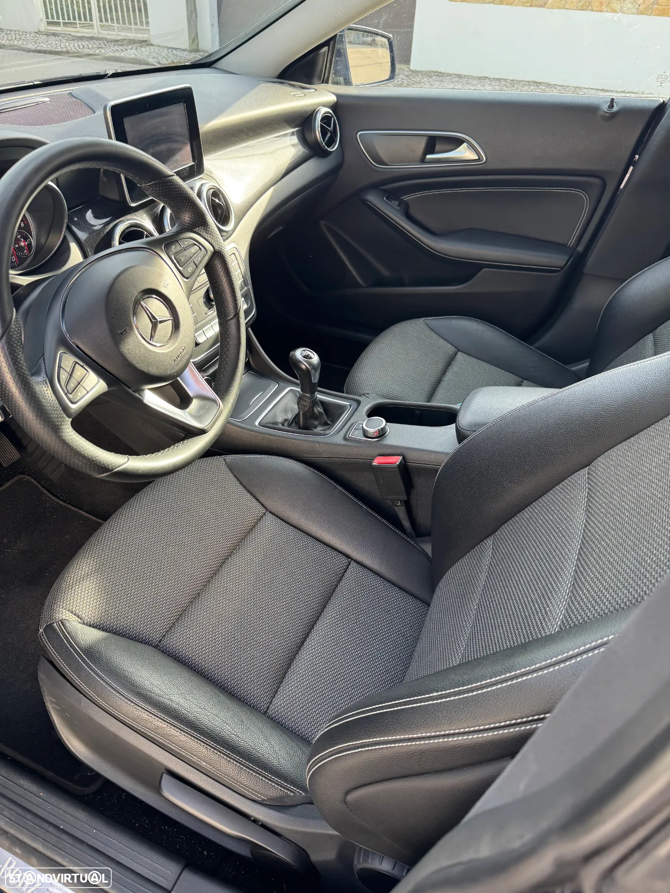 Mercedes-Benz CLA 200 d - 8