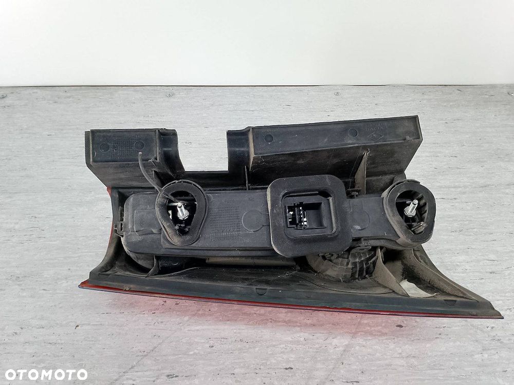 LAMPA TYLNA PRAWA DACIA LOGAN 8200413995 KOMBI - 6