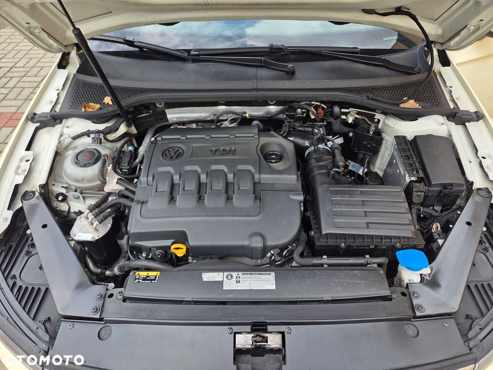 Volkswagen Passat - 16