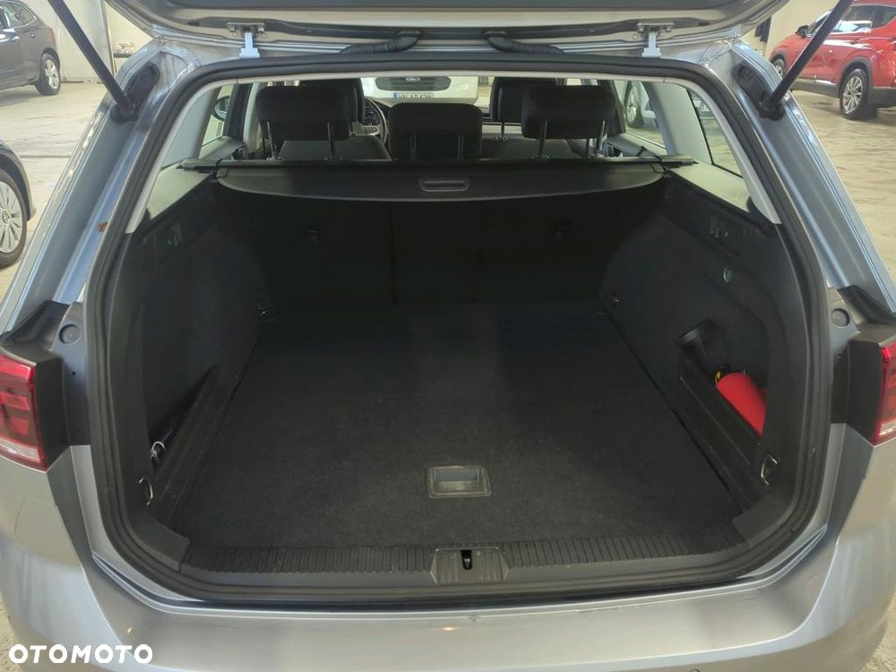 Volkswagen Passat - 19