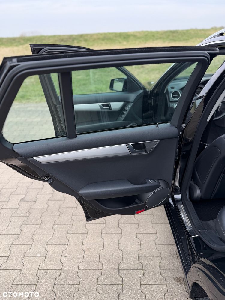Mercedes-Benz Klasa C 180 (BlueEFFICIENCY) 7G-TRONIC Avantgarde - 19