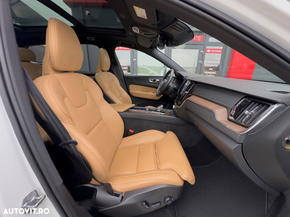 Volvo XC 60 Recharge T8 Twin Engine eAWD Inscription - 24